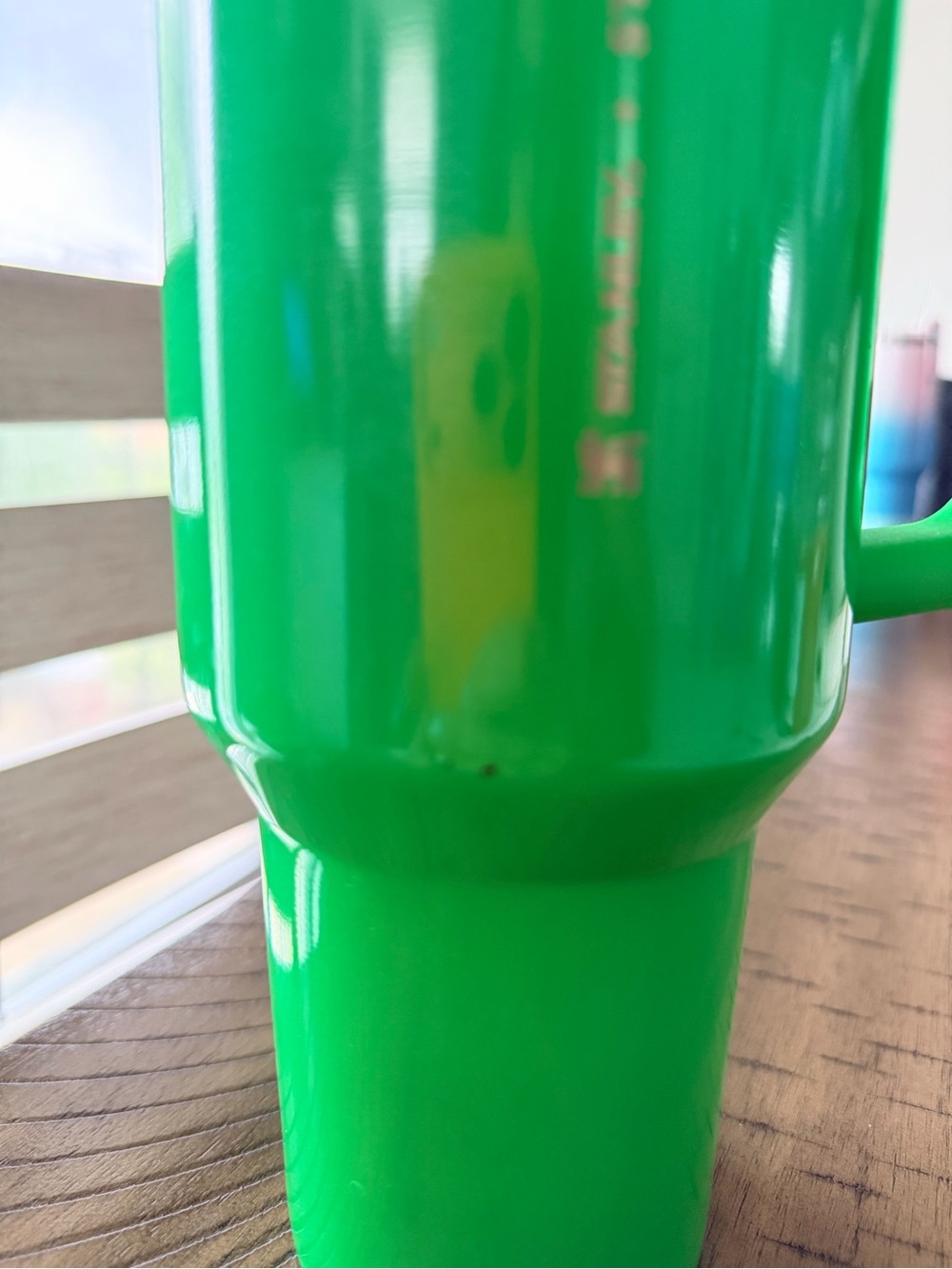 Used Starbucks Stanley Bright Green Tumbler with Handle and Straw 40 oz - Picture 3 of 5